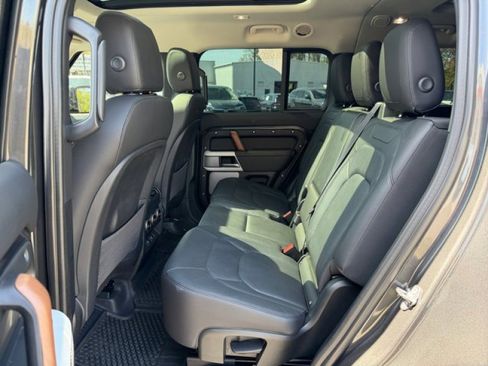 Used 2024 Land Rover Defender 130 S image 9