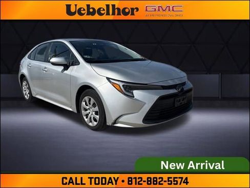 Used 2025 Toyota Corolla LE image 2