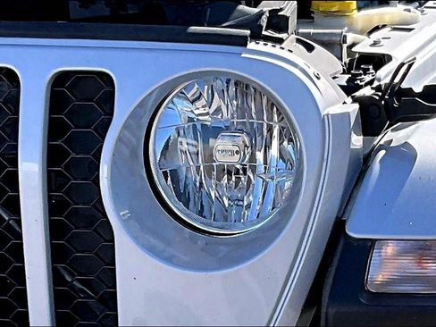 Used 2023 Jeep Gladiator Sport AWD/4WD image 25