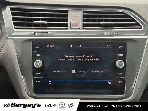 Used 2020 Volkswagen Tiguan SE w/ Panoramic Sunroof Package AWD/4WD image 19