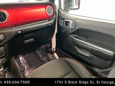 Used 2019 Jeep Wrangler Unlimited Rubicon w/ Cold Weather Group AWD/4WD image 10