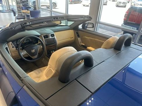 Used 2007 Cadillac XLR V RWD image 22