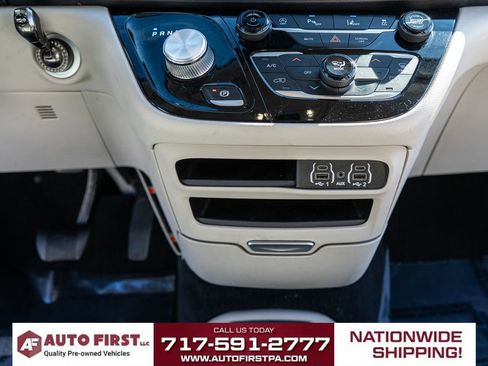 Used 2021 Chrysler Pacifica Touring-L image 16