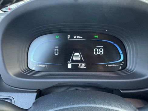 Used 2024 Hyundai Venue Limited image 26