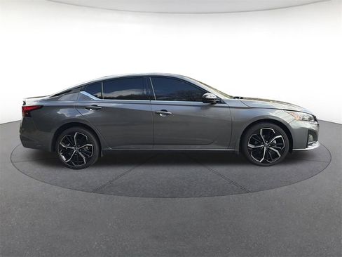 Certified 2025 Nissan Altima 2.5 SR image 8