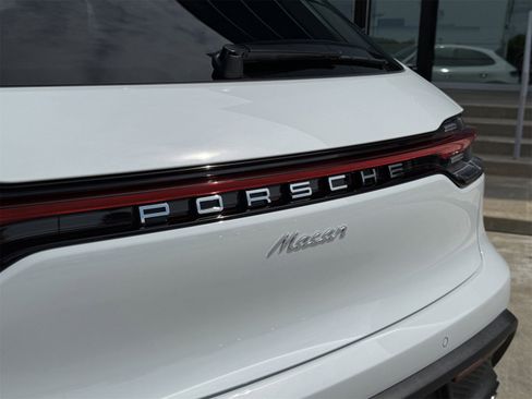 New 2026 Porsche Macan image 14