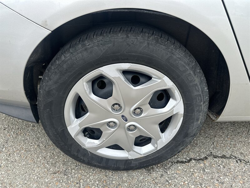Used 2013 Ford Fiesta SE w/ Super Fuel Economy Pkg FWD image 29
