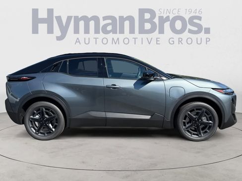 New 2026 Subaru Uncharted AWD image 2