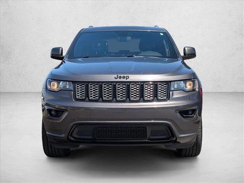 Used 2019 Jeep Grand Cherokee Altitude AWD/4WD image 3