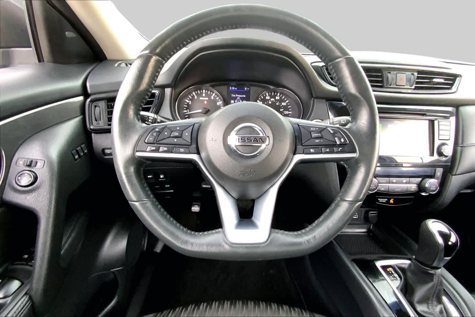 Used 2018 Nissan Rogue SV w/ Premium Package FWD image 6