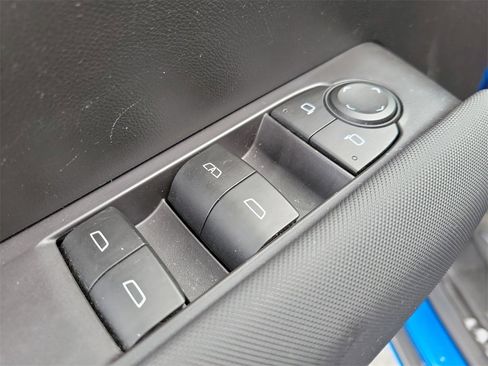 Used 2023 Chevrolet Colorado Z71 w/ Z71 Convenience Package 2 image 18