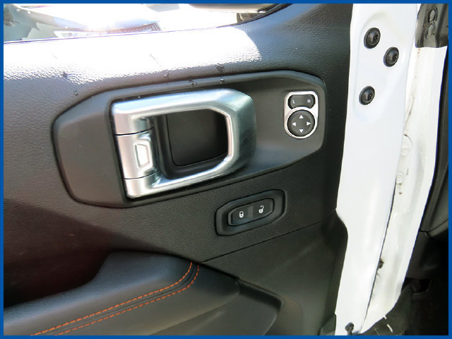 Used 2023 Jeep Gladiator Mojave w/ Cold Weather Group AWD/4WD image 13