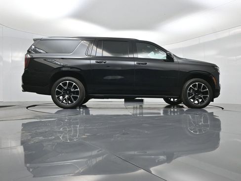 Used 2025 Chevrolet Suburban RST image 41