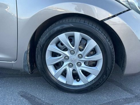 Used 2013 Hyundai Elantra GLS FWD image 14