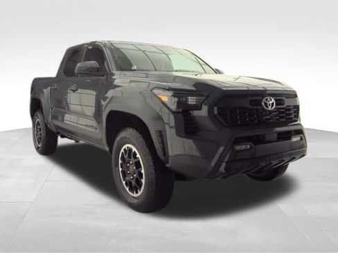 Used 2025 Toyota Tacoma TRD Off-Road image 3