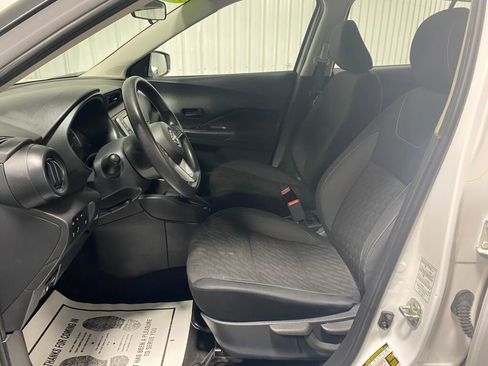 Used 2022 Nissan Kicks S image 5