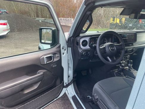 Used 2024 Jeep Wrangler Sport S w/ Convenience Group image 10