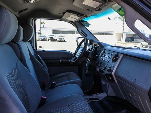 Used 2015 Ford F550 2WD Regular Cab Super Duty image 11