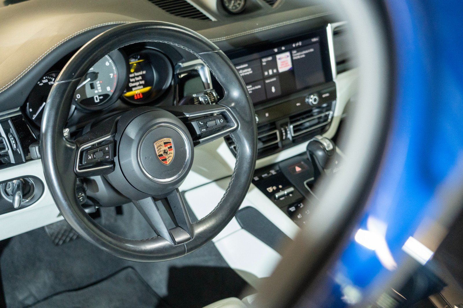 Certified 2023 Porsche Macan S AWD/4WD image 15