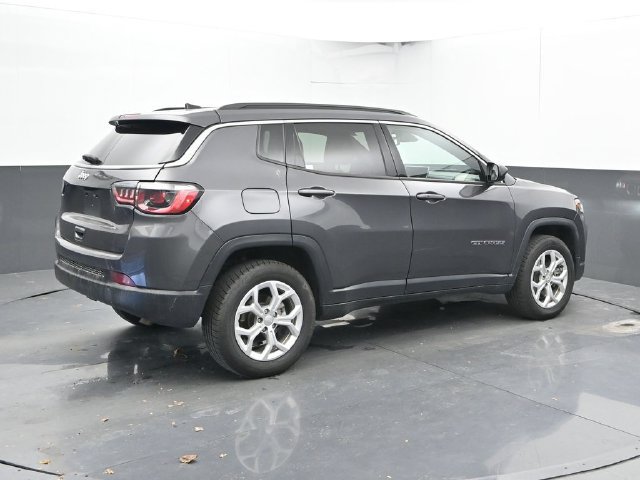 Used 2024 Jeep Compass Latitude AWD/4WD image 2