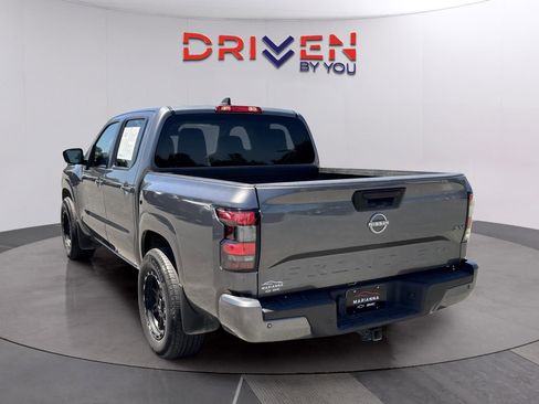 Used 2022 Nissan Frontier SV w/ Technology Package RWD image 3