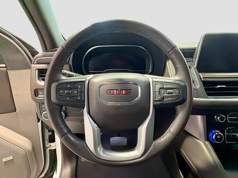 Used 2022 GMC Yukon XL SLT w/ SLT Premium Package AWD/4WD image 10