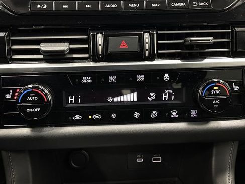 Used 2022 Nissan Pathfinder SL image 19