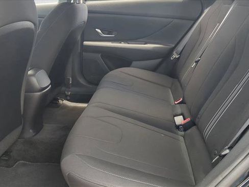 Used 2021 Hyundai Elantra SEL w/ Convenience Package FWD image 16
