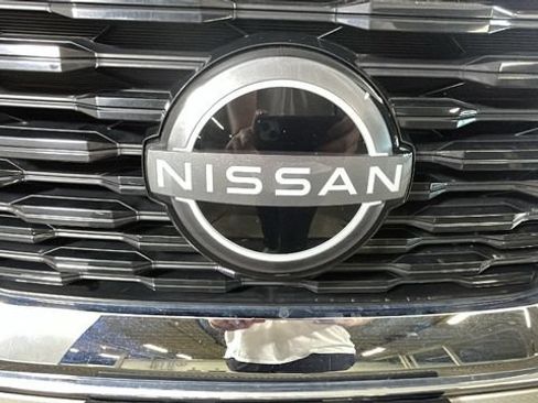 Used 2023 Nissan Rogue S AWD/4WD image 8