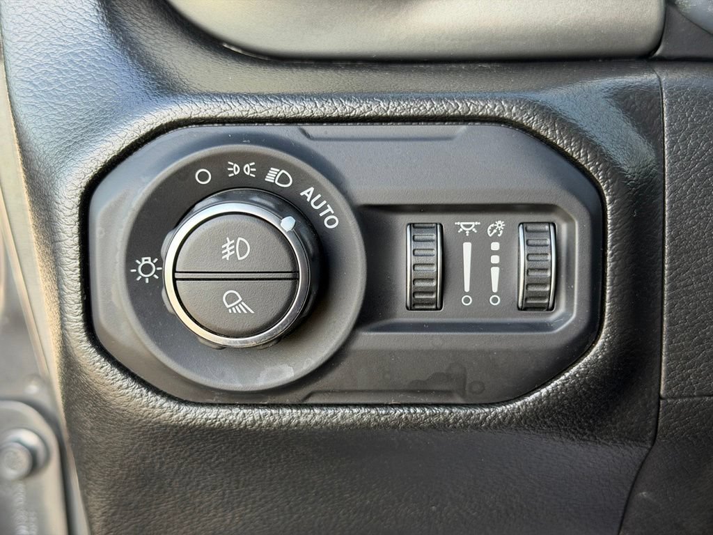 Used 2022 Jeep Gladiator Overland AWD/4WD image 12