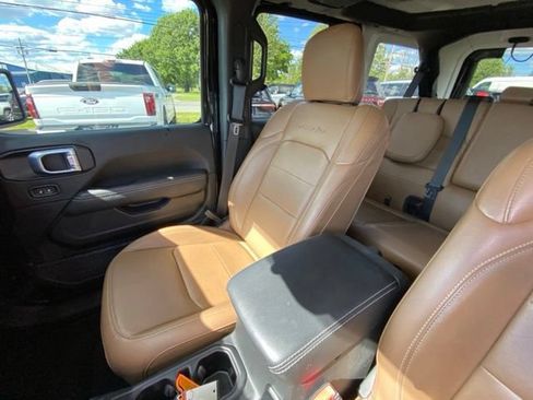 Used 2022 Jeep Wrangler Unlimited Sahara AWD/4WD image 13