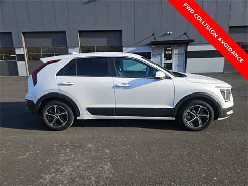 Used 2024 Kia Niro LX image 5