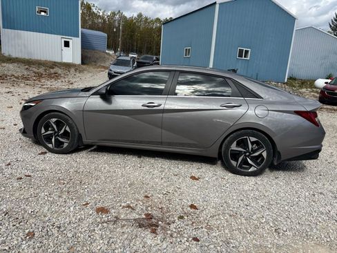 Used 2023 Hyundai Elantra Limited image 3