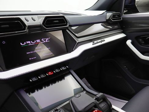 Used 2025 Lamborghini Urus SE AWD/4WD image 44