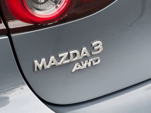 Used 2021 MAZDA MAZDA3 Hatchback w/Premium Plus Pkg image 33