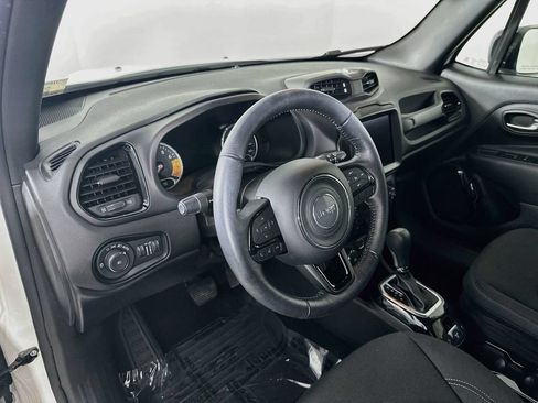 Certified 2022 Jeep Renegade Altitude w/ Convenience Group AWD/4WD image 17