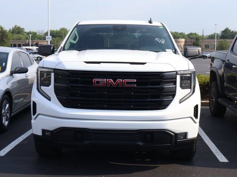 Used 2024 GMC Sierra 1500 Elevation w/ X31 Off-Road Package AWD/4WD image 2