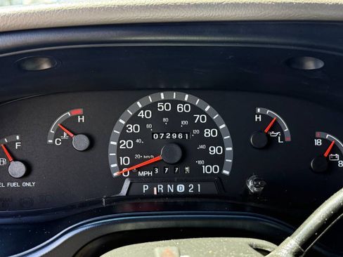 Used 2002 Ford E-350 and Econoline 350 Super Duty RWD image 9