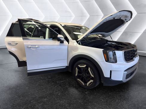 Used 2023 Kia Telluride S AWD/4WD image 9