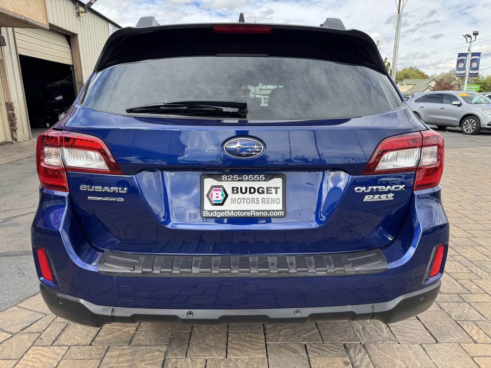 Used 2017 Subaru Outback 2.5i Limited AWD/4WD image 3