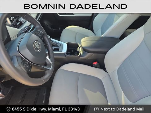 Used 2023 Toyota RAV4 XLE Premium image 11