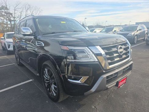 Used 2021 Nissan Armada Platinum image 3
