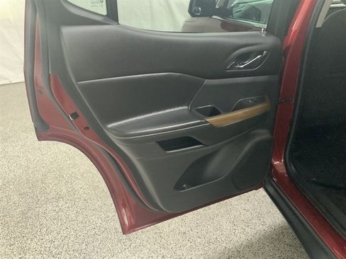 Used 2019 GMC Acadia SLE w/ LPO, Floor Liner Package AWD/4WD image 16