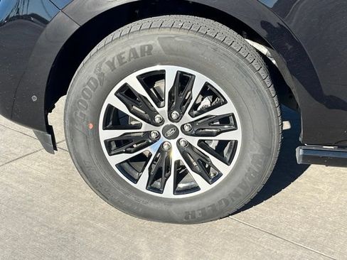 Used 2025 Ford Expedition Max Platinum AWD/4WD image 5