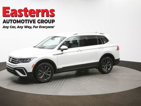 Used 2023 Volkswagen Tiguan SE image 55