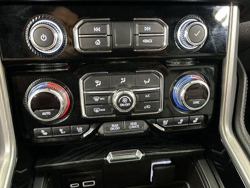 Used 2021 GMC Yukon XL Denali AWD/4WD image 16