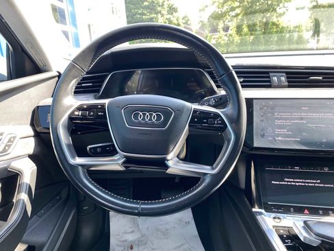 Used 2021 Audi e-tron Prestige w/ Prestige Package image 15