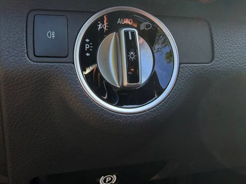 Used 2014 Mercedes-Benz E 350 4MATIC Sedan image 27