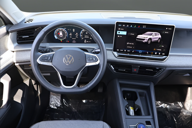 Used 2025 Volkswagen Tiguan S AWD/4WD image 15