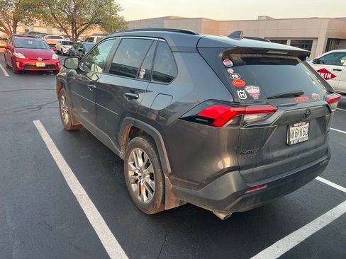 Used 2019 Toyota RAV4 XLE Premium image 6